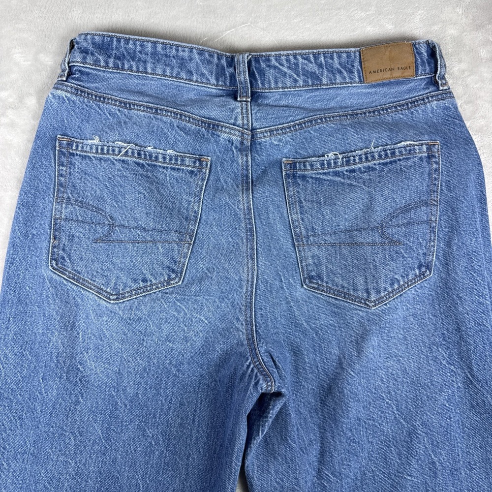 American Eagle Mom Jean Light Wash Distressed Denim Women's Size 8 Regular - Picture 3 of 10